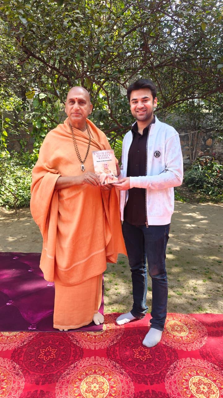 स्वामी अवधेशानंद गिरि (जूना अखाड़े के आचार्य महामंडलेश्वर)